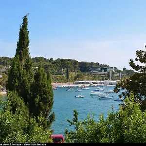 https://val-de-laco-studio-apartments.in-istria.net