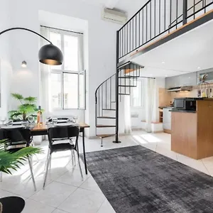 https://azur-great-location-on-massena-square-with-ac.fr-provencehotel.com